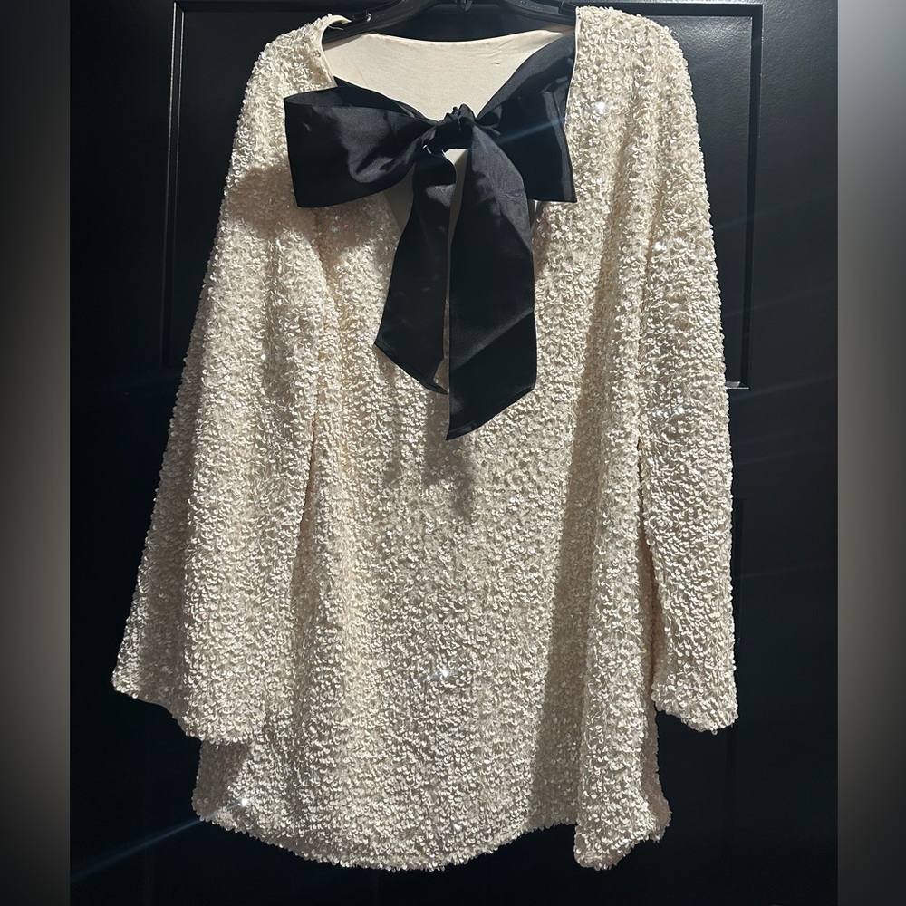 H&M RARE HOLIDAY 2023 WHITE SEQUIN DRESS WITH BOW NWT
